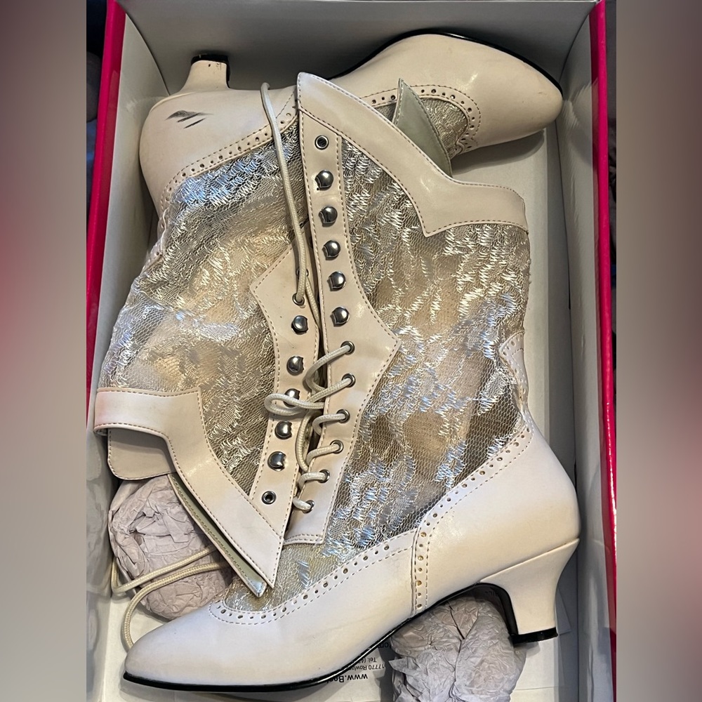 Funtasma ivory lace boot size 8
